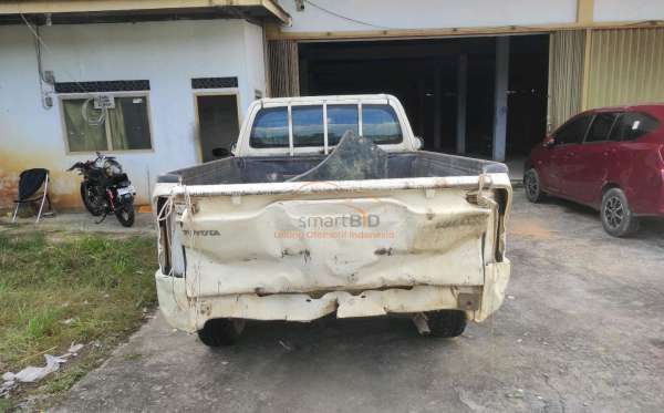 TOYOTA  HILUX  PICK UP