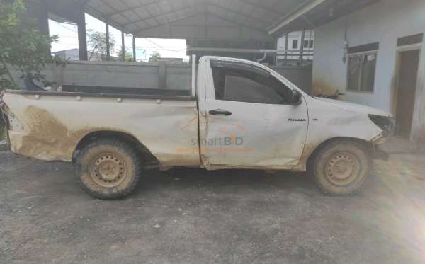 TOYOTA  HILUX  PICK UP