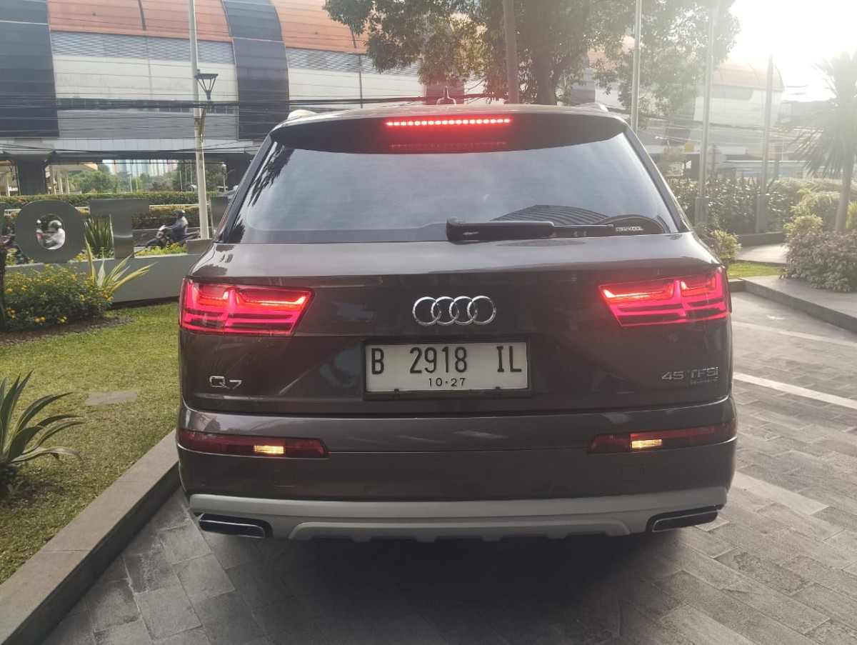 AUDI Q7.30  TFSI