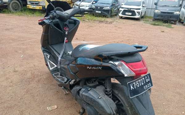 YAMAHA  NMAX