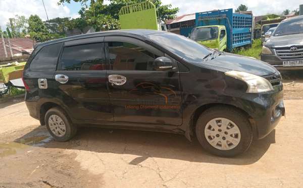 DAIHATSU XENIA