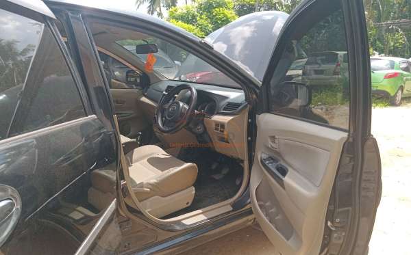 DAIHATSU XENIA