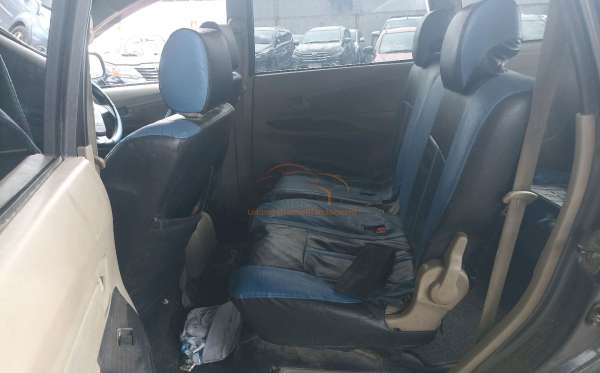 TOYOTA AVANZA