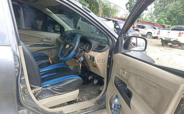 TOYOTA AVANZA