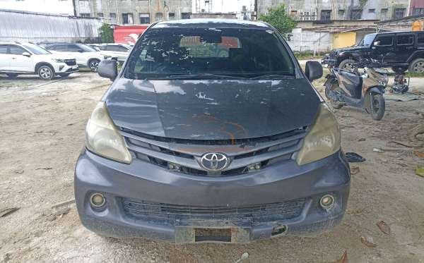 TOYOTA AVANZA