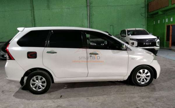TOYOTA  AVANZA  E