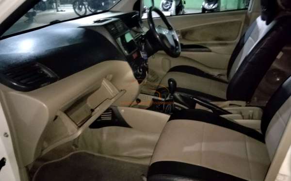 TOYOTA  AVANZA  E