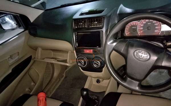 TOYOTA  AVANZA  E