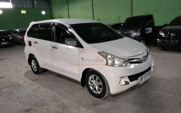 TOYOTA  AVANZA  E
