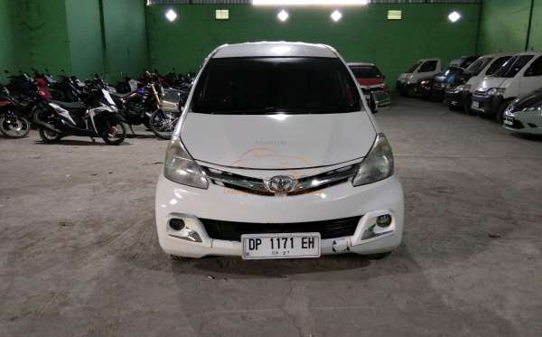TOYOTA  AVANZA  E
