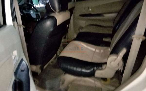 TOYOTA  AVANZA  E