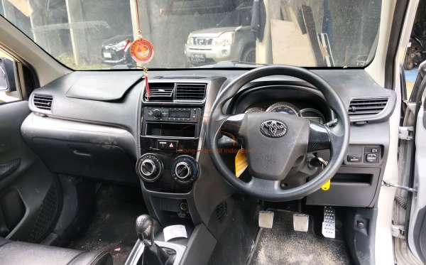 TOYOTA AVANZA