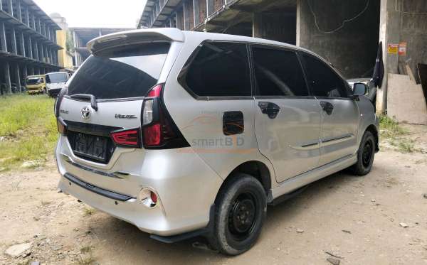 TOYOTA AVANZA