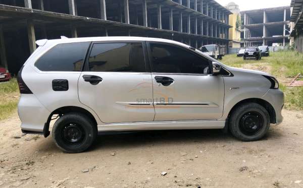 TOYOTA AVANZA