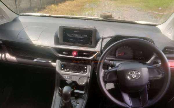 TOYOTA AVANZA 1.3 E