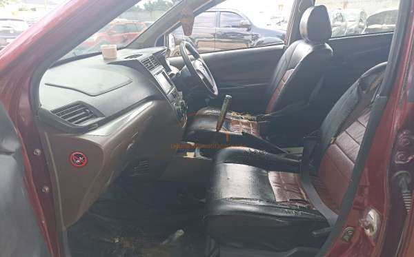 TOYOTA AVANZA