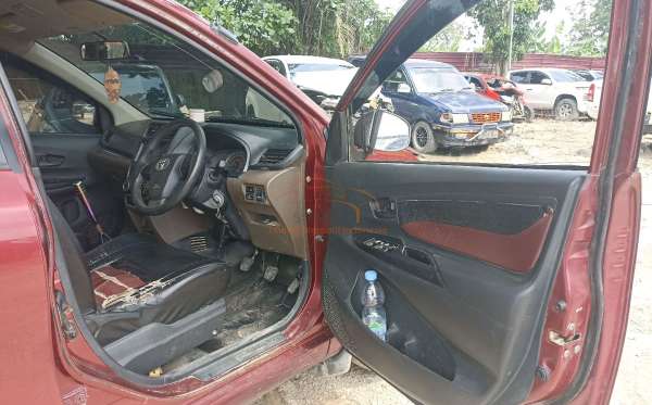 TOYOTA AVANZA