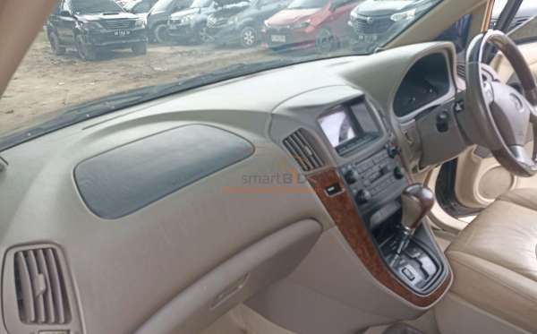 TOYOTA  HARRIER  3.0