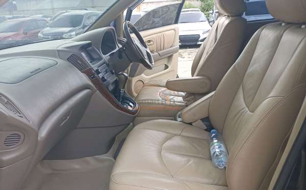 TOYOTA  HARRIER  3.0