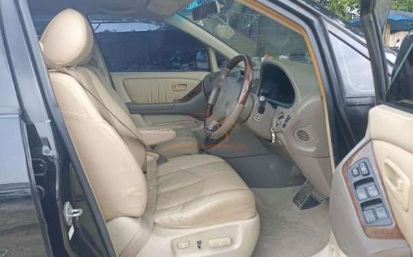 TOYOTA  HARRIER  3.0