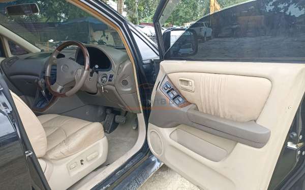TOYOTA  HARRIER  3.0