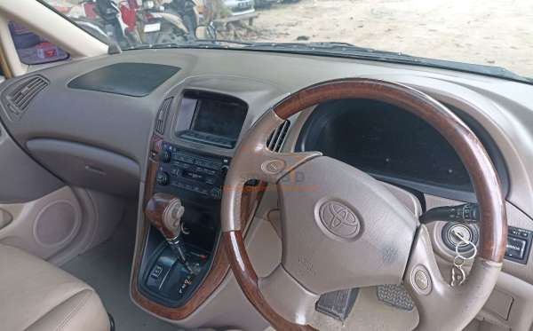 TOYOTA  HARRIER  3.0