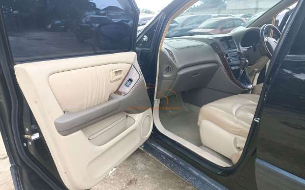 TOYOTA  HARRIER  3.0