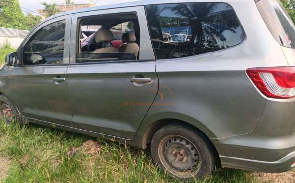 WULING CONFERO
