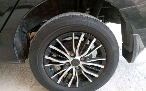 DAIHATSU SIGRA 1.2 X