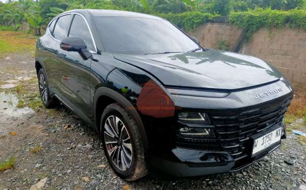JETOUR DASHING LUX (4X2)