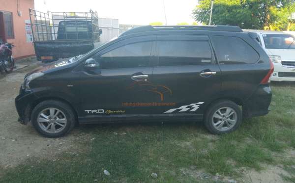 TOYOTA  AVANZA  VELOZ