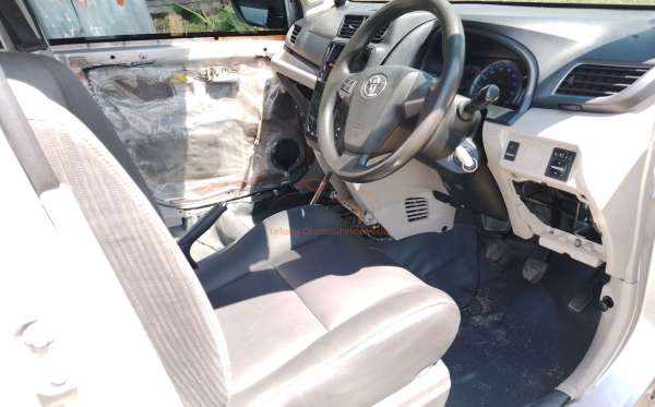 TOYOTA AVANZA