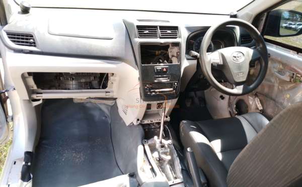 TOYOTA AVANZA