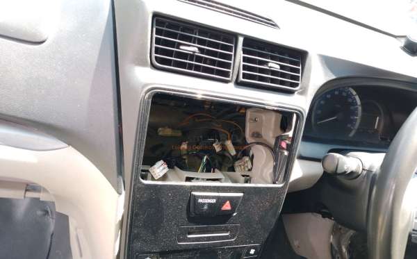 TOYOTA AVANZA