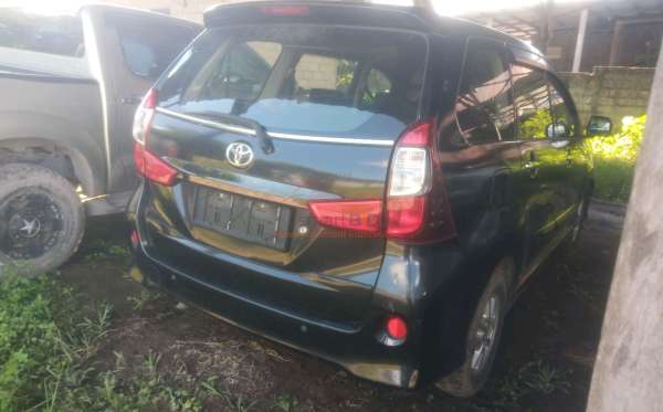 TOYOTA AVANZA