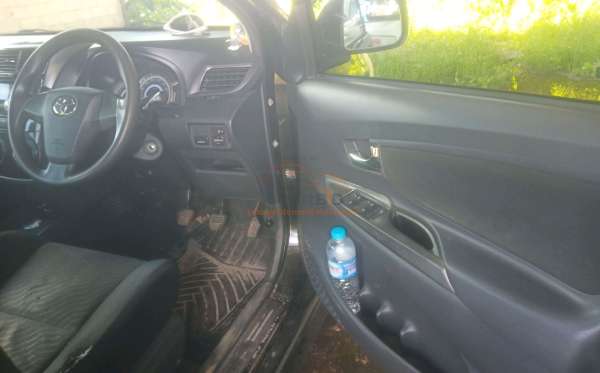 TOYOTA AVANZA