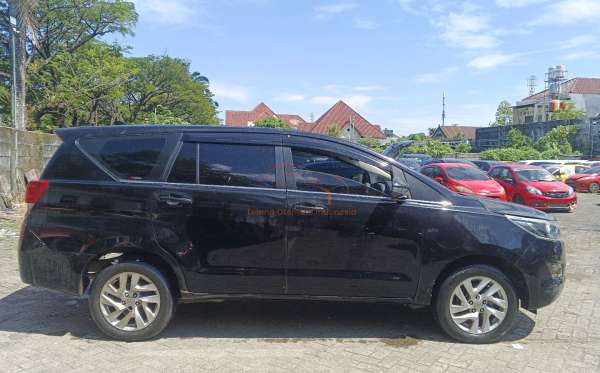 TOYOTA INNOVA