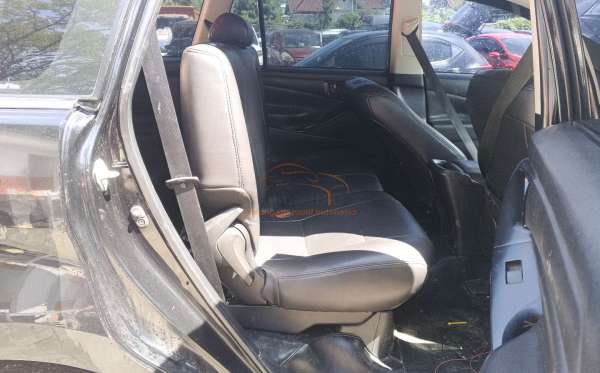 TOYOTA INNOVA