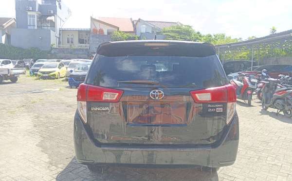 TOYOTA INNOVA