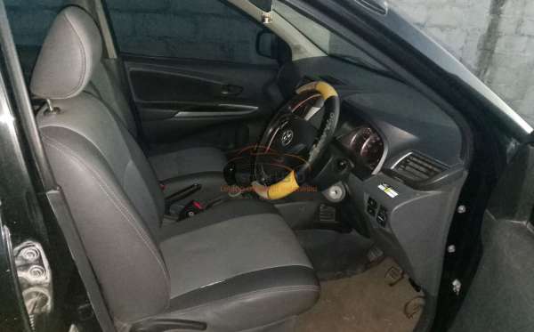 TOYOTA  AVANZA  VELOZ