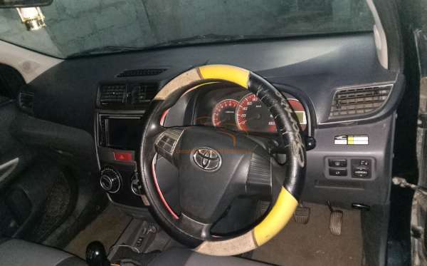 TOYOTA  AVANZA  VELOZ