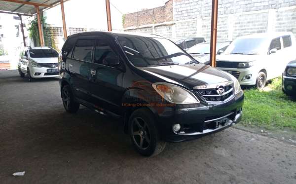DAIHATSU XENIA