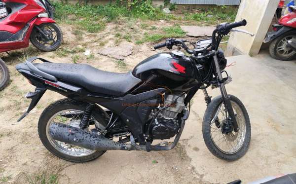 HONDA CB 150 Verza