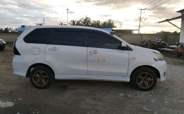TOYOTA AVANZA
