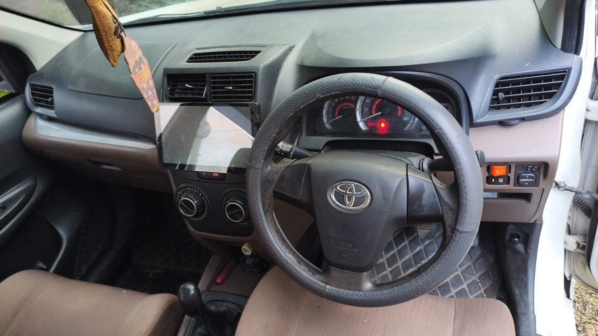 TOYOTA AVANZA 1.3 E