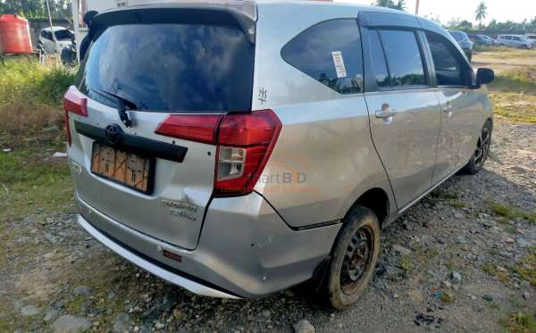 DAIHATSU SIGRA R