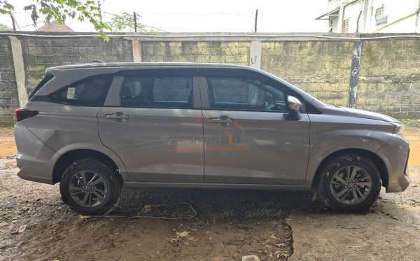 DAIHATSU XENIA X