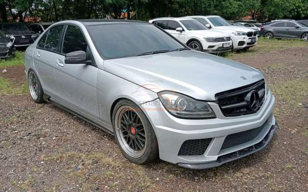 MERCEDES BENZ E 200