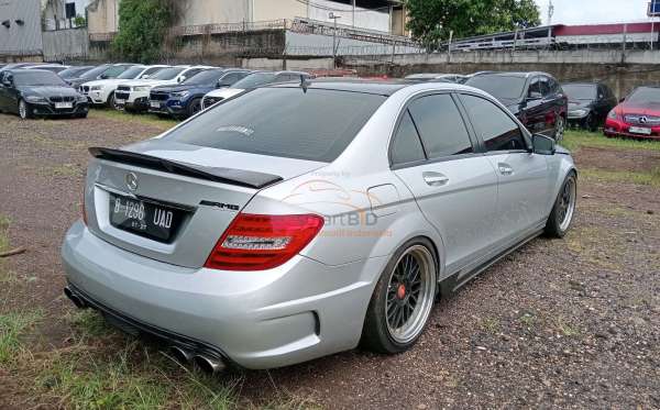 MERCEDES BENZ E 200