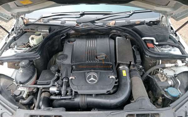 MERCEDES BENZ E 200